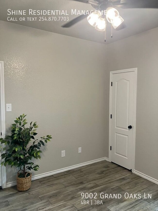Building Photo - 9002 Grand Oaks Ln