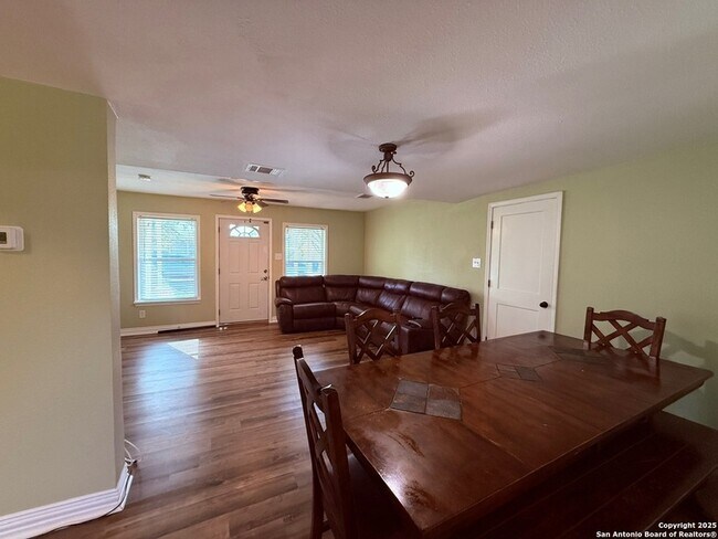 Building Photo - 1310 S 4th St