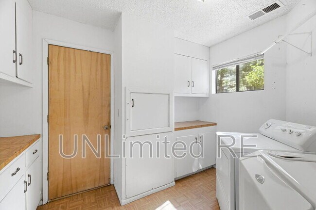 Building Photo - 1410 Inverrary Way