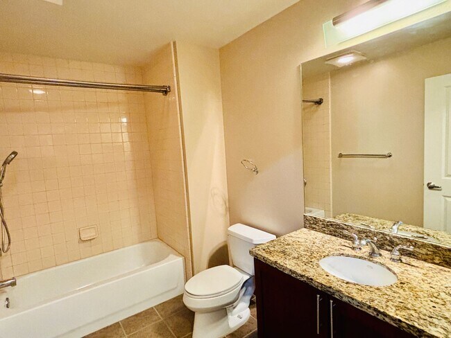 Building Photo - Beautiful Condo Adjacent to Petco Park - P...