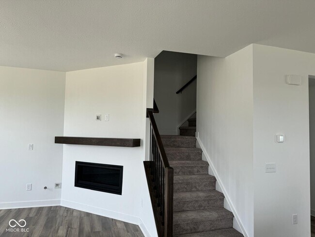 Building Photo - 9311 Clarendon Dr