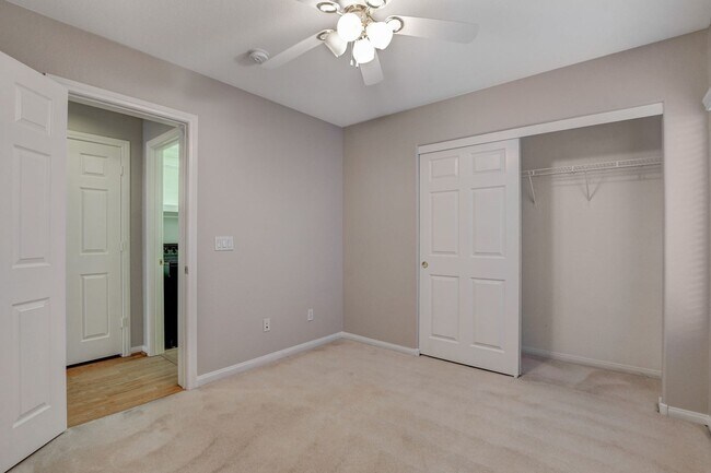 Building Photo - POOL House in Silverado Ranch!