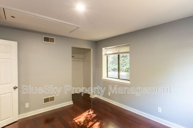 Building Photo - 1100 Wolf Trap Rd