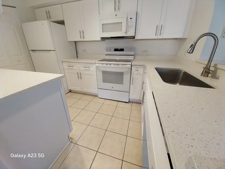 Building Photo - 8950 Colonnades Ct E