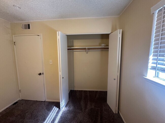 Building Photo - 3333 El Encanto Ct