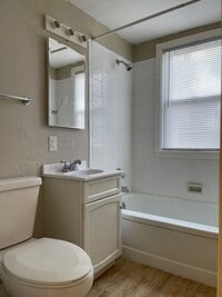 Building Photo - Dundee Village Rentals (820 N 46th St)