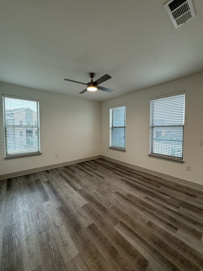 Building Photo - 5432 Huffines Blvd