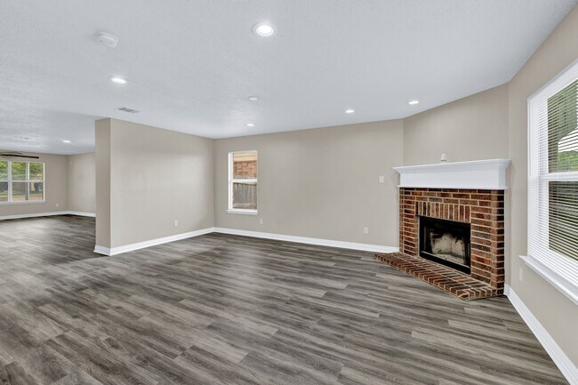 Building Photo - 6205 Winnebago Ct