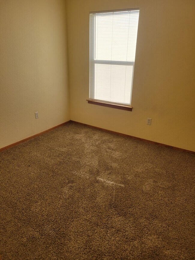 Building Photo - Townhouse in the Pines ***COMING SOON*** WILL PROCESS APPILCATIONS ON 3/5/26***