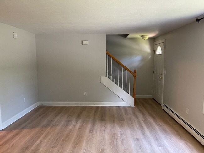Building Photo - 6A Lillian Ave