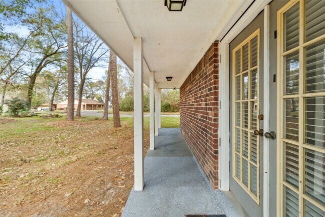 Building Photo - 117 E Park Dr