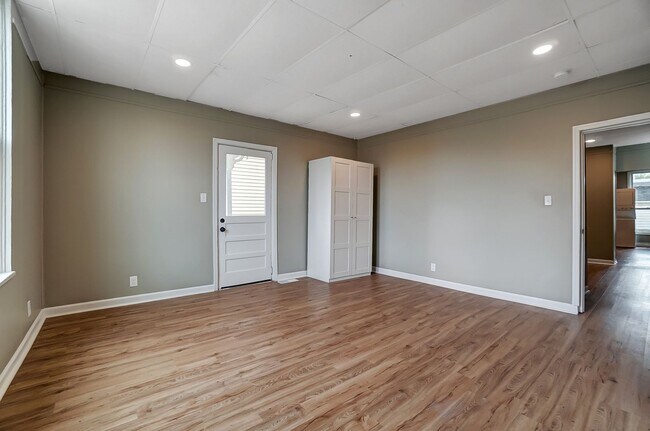 Building Photo - 904 Walnut St