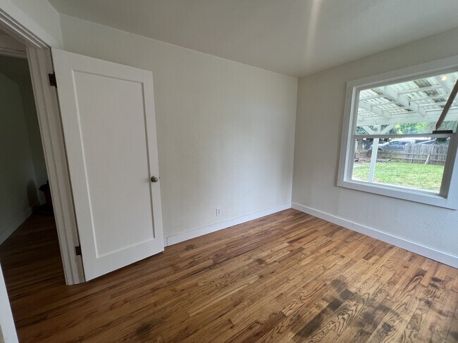 Building Photo - 540 Tangent St