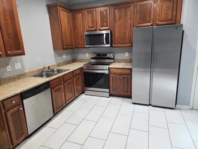 Building Photo - 650 Ganyard Farm Way