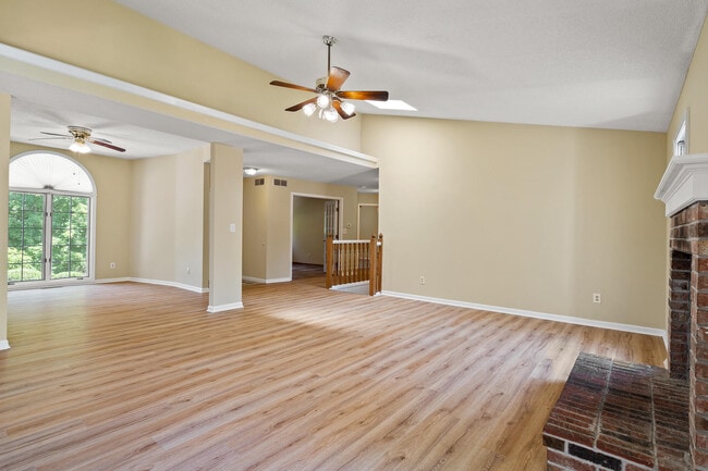 Building Photo - 2601 Hillshire Dr