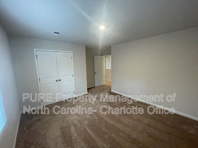 Building Photo - 100 Conifer Ln