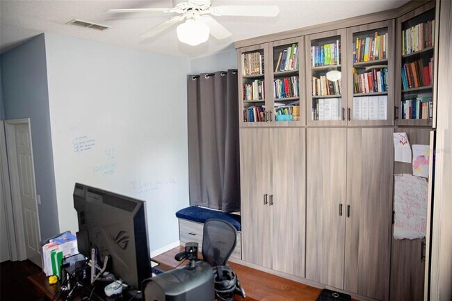 Building Photo - 411 Sycamore St