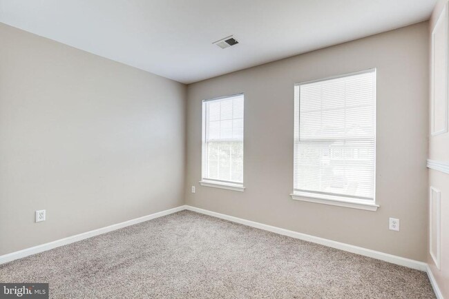 Building Photo - 151 Brynwood St