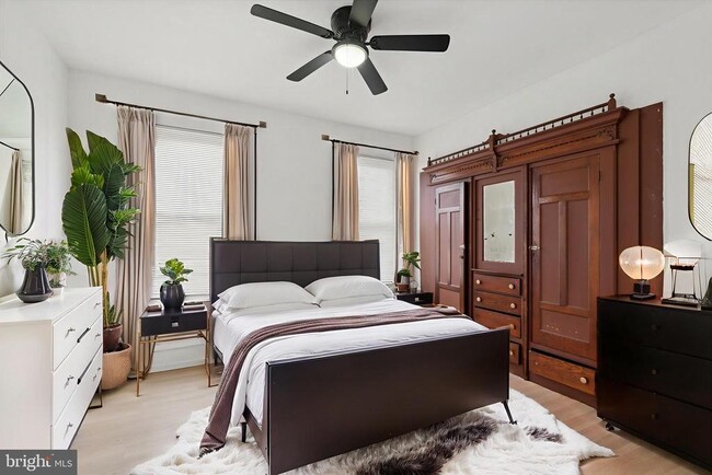 Building Photo - 2054 W Glenwood Ave