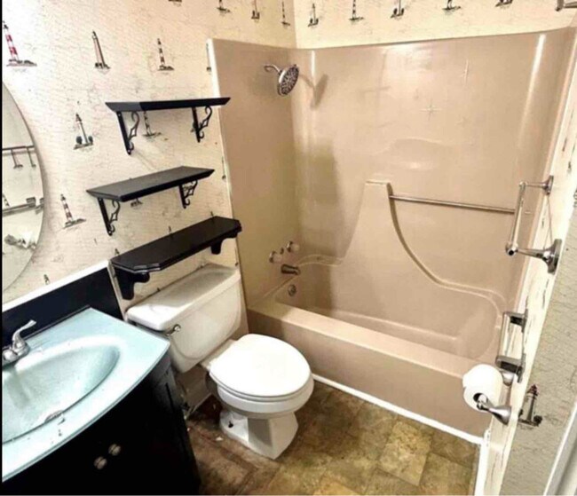 Building Photo - 2315 Loreco St