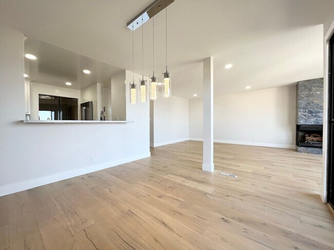 Building Photo - Beautifully Remodeled Condo with OCEAN VIE...