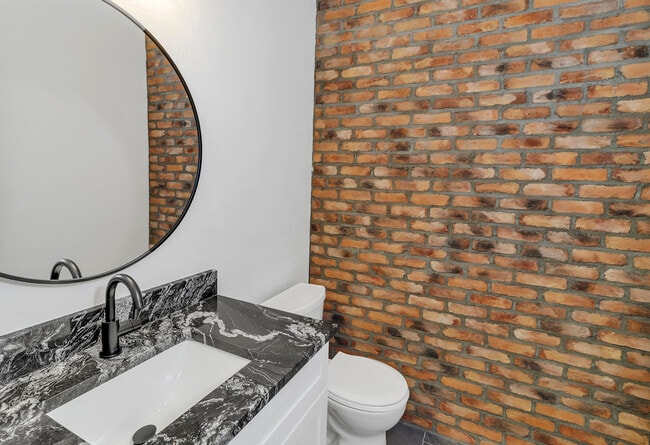 Building Photo - 681-628 28 Rd