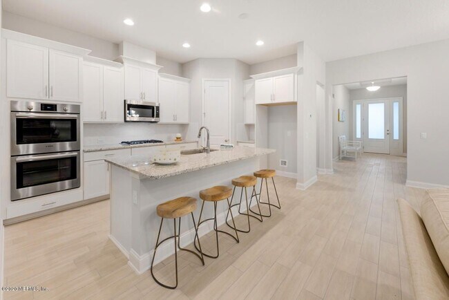 Building Photo - 28 Stansbury Ln