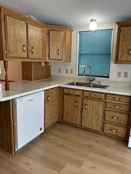 Building Photo - 445 FM 489