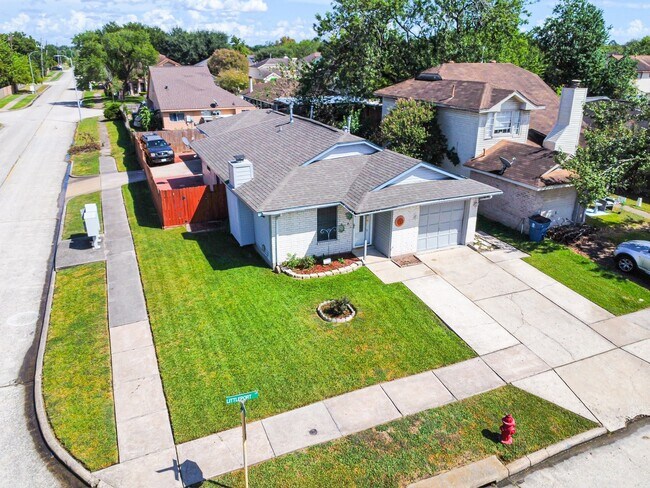 Building Photo - 918 Littleport Ln