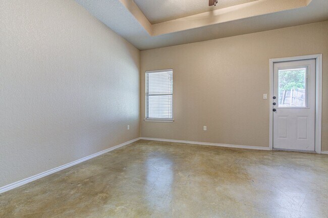 Building Photo - Nice 3 Bedroom Duplex located in New Braunfels!