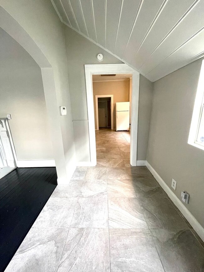 Building Photo - 1808 10th Ave N