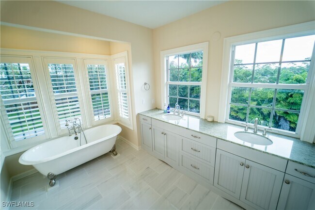 Building Photo - 7252 Lake Dr