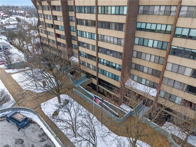 Building Photo - 750 Washington Rd