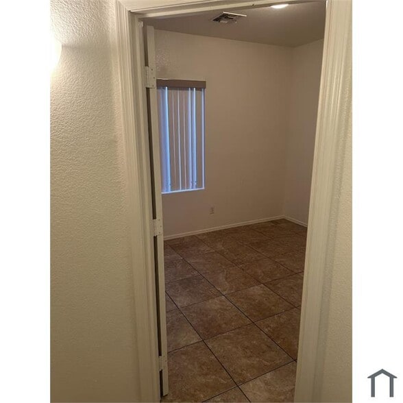 Building Photo - 9130 W Monte Vista Rd