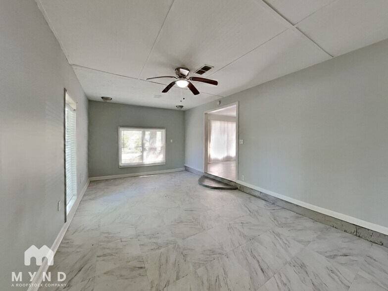 Building Photo - 8275 Brittany Ln
