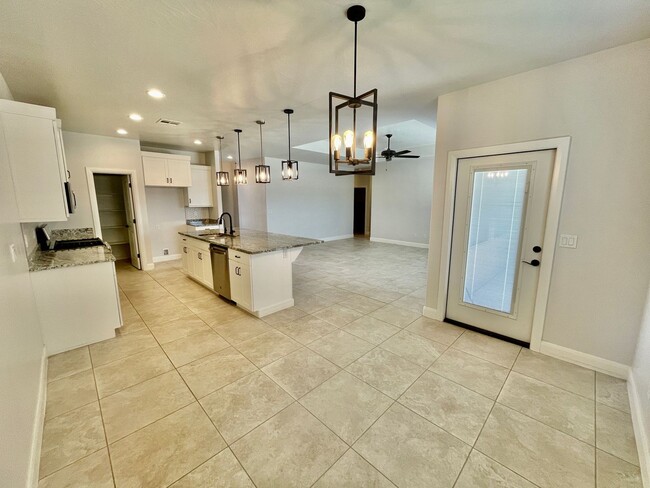 Building Photo - Beautiful Pet-Friendly 4-BR Home in Hurricane