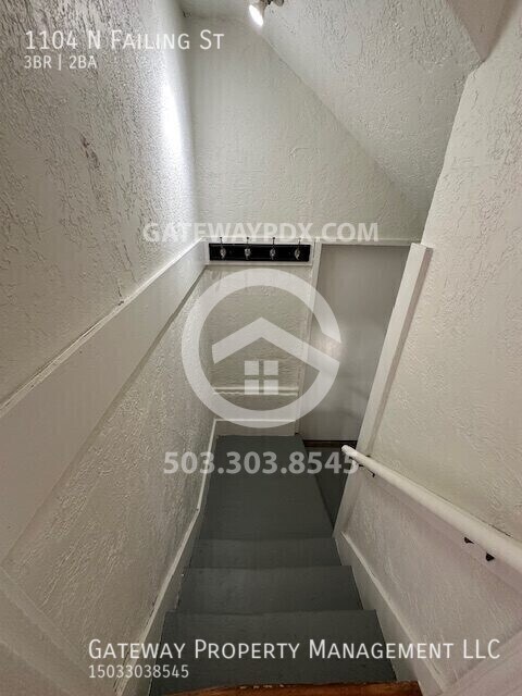 Building Photo - 1104 N Failing St