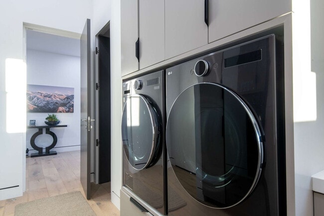 Building Photo - 779 Lucia Ln