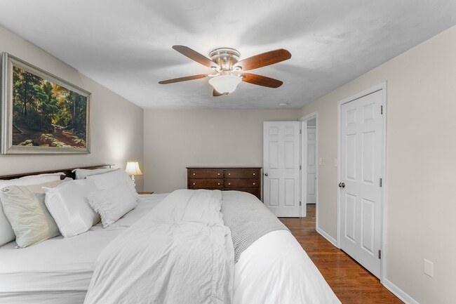 Building Photo - Beautifully Updated 4 Bedroom, 2.5 Bath Home in Fairview