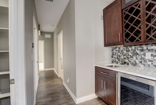 Building Photo - 4 Bedroom 3 Bath With Tons of Character Ne...