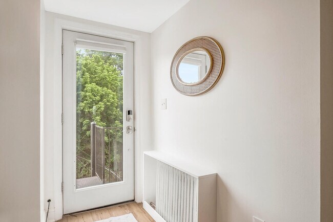 Third Level - Foyer - 451 Park Rd NW