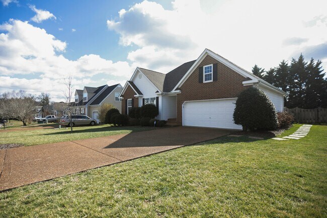 Building Photo - 1105 McDonough Cir