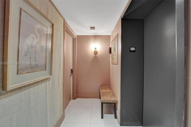 Building Photo - 2600 E Hallandale Beach Blvd