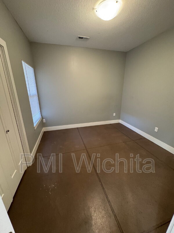 Building Photo - 5542 N Edwards