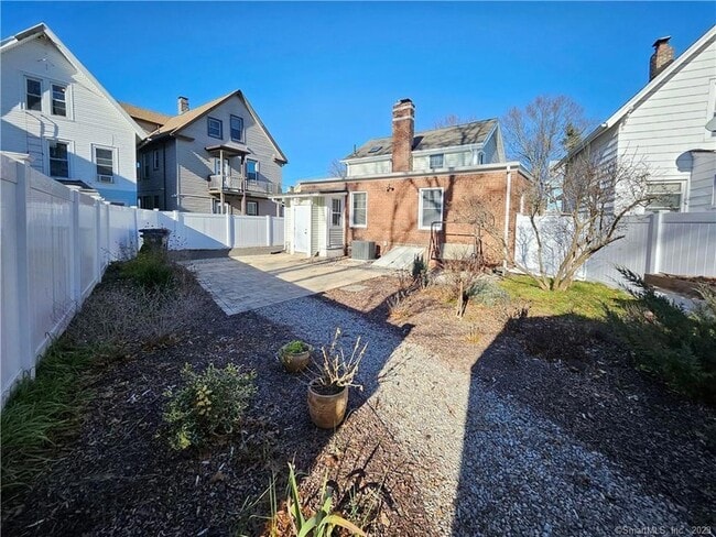 Building Photo - 34 Woodland St