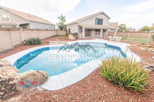 Building Photo - 2805 S Abbey Cir