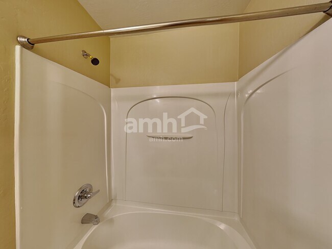 Building Photo - 10027 W Southgate Ave