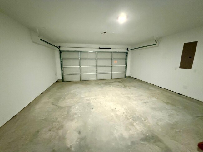Building Photo - 10914 Silver Canoe Dr