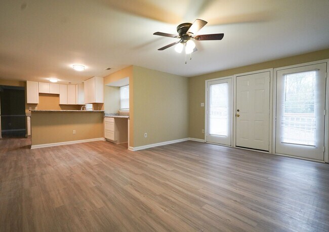 Building Photo - Recently Remodelded 2 story 4 bed, 2 1/2 b...