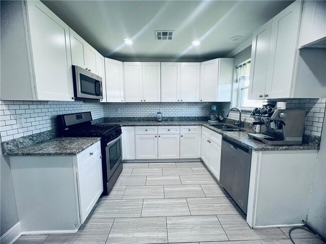 Building Photo - 2610 Idaho Ave